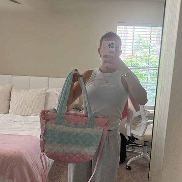 New without tags Jill and Ally Pink Tie Dye Quilted Nylon Printed Tote - Picture 7 of 7